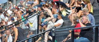 Folkfest i värmen på Tierp Arena