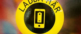 Ville ladda sin mobil - blev utslängd