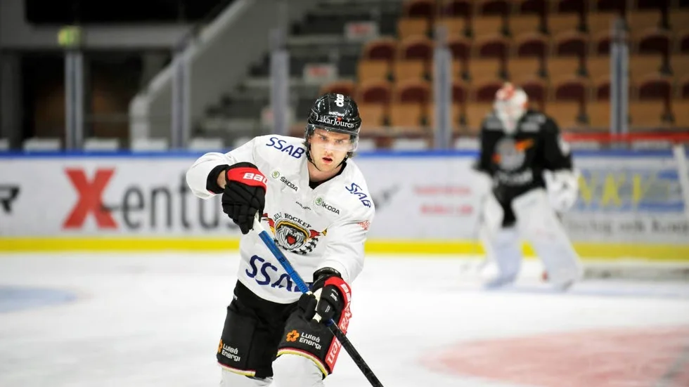 Pontus Själin tränar fortsatt med vit tröja.