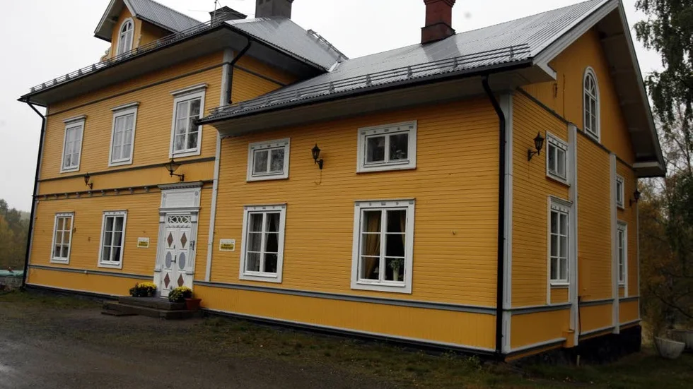 Behandlingshem. Rosfors herrgård har varit HVB-hem under hösten 2017, men nu läggs behandlingshemmet på is.