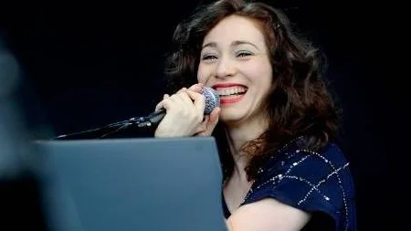 BORLÄNGE 20120628
Regina Spektor, rysk-amerikansk singer-songwriter och pianist, spelar på scenen Utopia under  Peace and Love i Borlänge.
Foto:  Erik Mårtensson / SCANPIX / Kod 10400