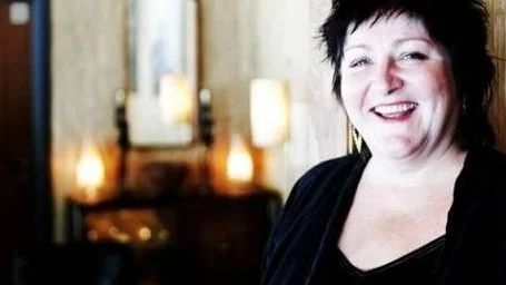 Anne B Ragde har skrivit en lång rad romaner och barnböcker, och blev oerhört populär både i Norge och Sverige med Berlinerpopplarna.