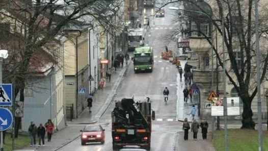 Snart blir det fler bussar, bilar och människor i Carolinabacken.