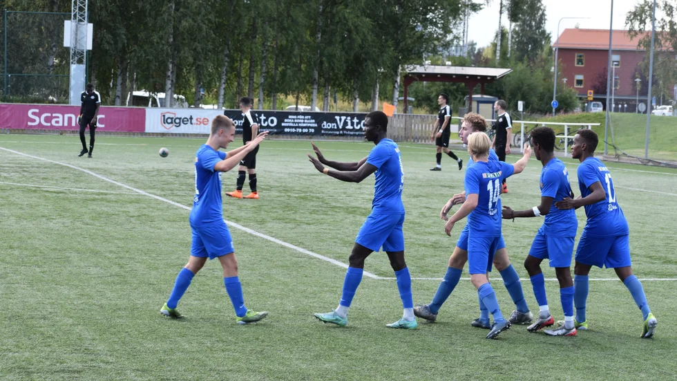 Det blir inga division III-möten mot Lycksele för bland annat Sunnanå, som på bilden ställs mot just Lycksele IF.
