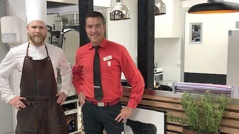 Sebastian Gröndal, kock, och Anders Brännström, ägare Ica Kvantum Boden, är nya kollegor.