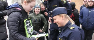 Första majblomman såldes till Knivstapolis – "Jag var själv ett maskrosbarn"