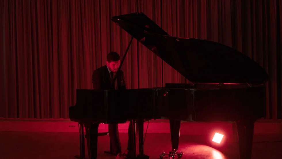 Kevork Ekizean är krögaren som är klassiskt skolad pianist. Nu är han aktuell med inte mindre än tre ep-släpp på tre månader,  album där låtarna bland annat har namn efter regioner, druvor och vintyper. 