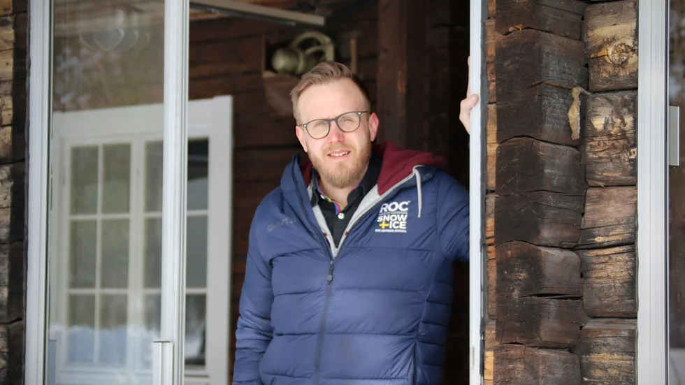 Kristofer Lundström vid den nya tilltänkta receptionen som kommer inrymmas i Stockstugan.