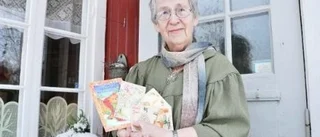 Hon samlar på julkort