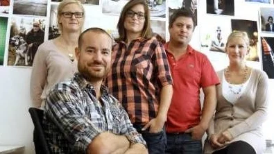 Företaget Alex & Martin är en sexmannastyrka: Hanna och Alex Giacomini, Johanna Kallin och Martin och Kristina Kelam. 
Saknas på bilden gör Mark Vuori, som jobbar med film.
