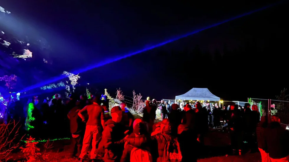 En bild från förra årets ravefest utanför Gällivare, där närmare 300 personer festade till 05.00. Nu planeras ytterligare fester.
