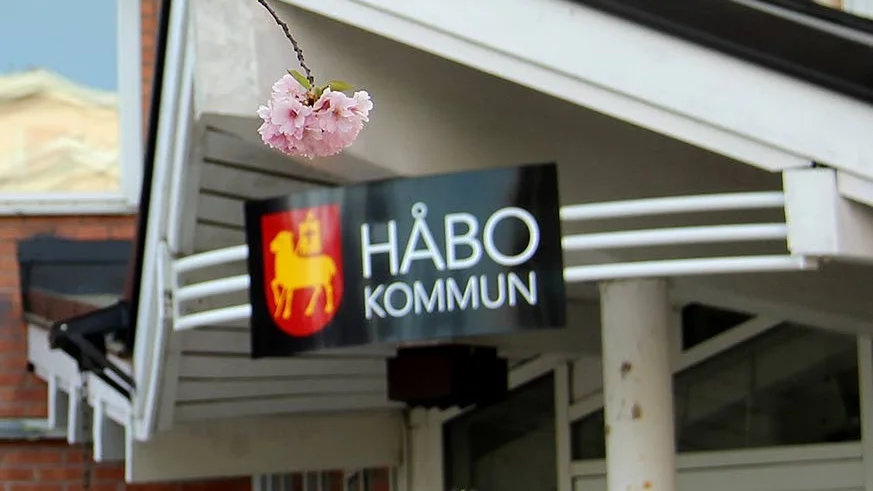 Nu kan det flyktingpolitiska programmet komma att revideras. Socialförvaltningen och socialnämnden föreslår att det görs en bredare utredning, som svar på Bålstapartiets motion.