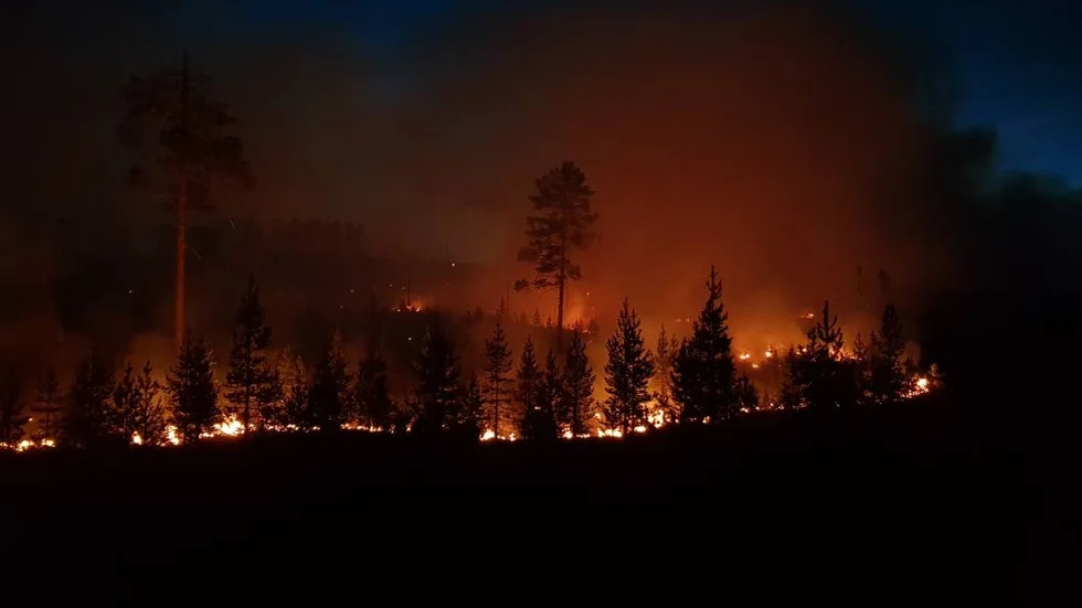 Släckningsarbetet i Älvdalen var extra problematisk då det brann på ett skjutfält. Där kunde bland annat artillerigranater finnas.
