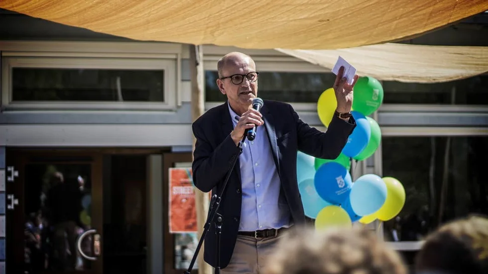 Nya skolor ger ökade lokalkostnader. Här är Frank Stoor på invigningen av Munksundsskolan.