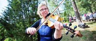 Spelmän spelar i Sahlströms anda