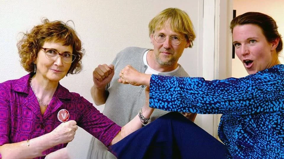Ilona Szatmari Waldau (V), Niclas Malmberg (MP) och Lina Nordquist (L) vill diskutera politik på din hemmafest.