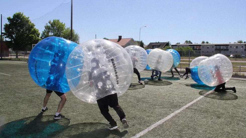 Bubbleball var en av grenarna som eleverna på Högbergsskolan fick prova på under friluftsdagen.