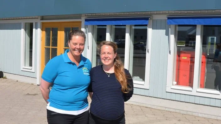 Bra tryck. Det hoppas Eva Sundqvist och Malin Nilsson, på när gästerna börjar anlända. " Vi har en del campare som redan hittat hit. De flesta brukar komma i juli, säger Malin Nilsson, verksamhetsansvarig.