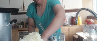 De lagar 135 portioner renskav till släckningsarbetarna