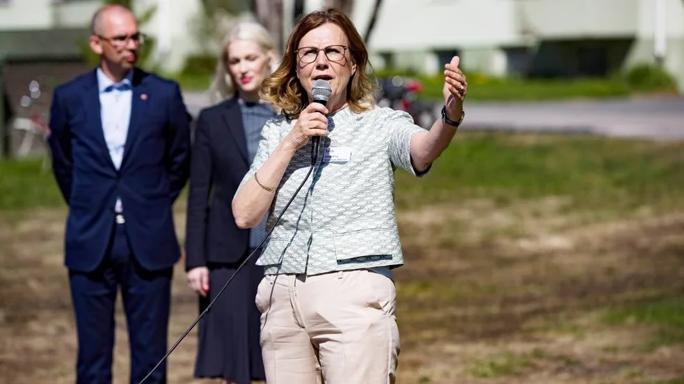 Lulebos vd, Anna-Stina Nordmark-Nilsson, på plats vid tomten som nu har köpts av Lulebo.