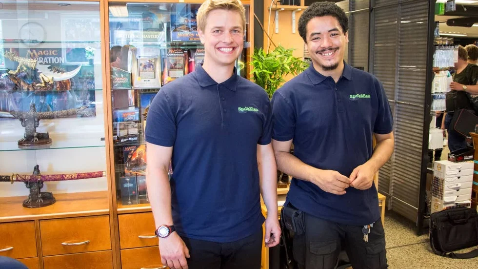 Tar över. Daniel Sundberg och Oskar Vikström har tagit över butiken.