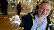 Inga-Britt Karlssons make Lennart Karlsson befarar att utbytesreformen kan göra att fler mediciner förväxlas.