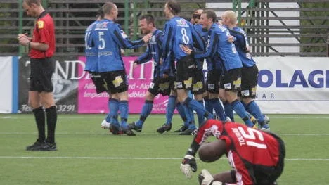Siriusjubel inför tomma läktare på Strömvallen.