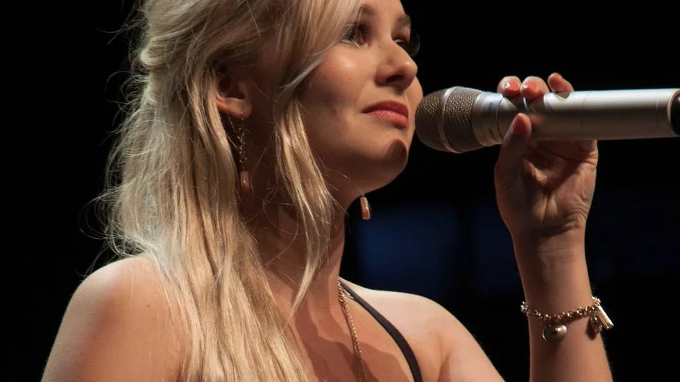 Ekvilibrist. Iris bergcrantz är lika bra som kompositör som vokalist.