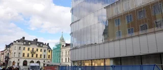 Då blir Åhlénsfasaden helt klar