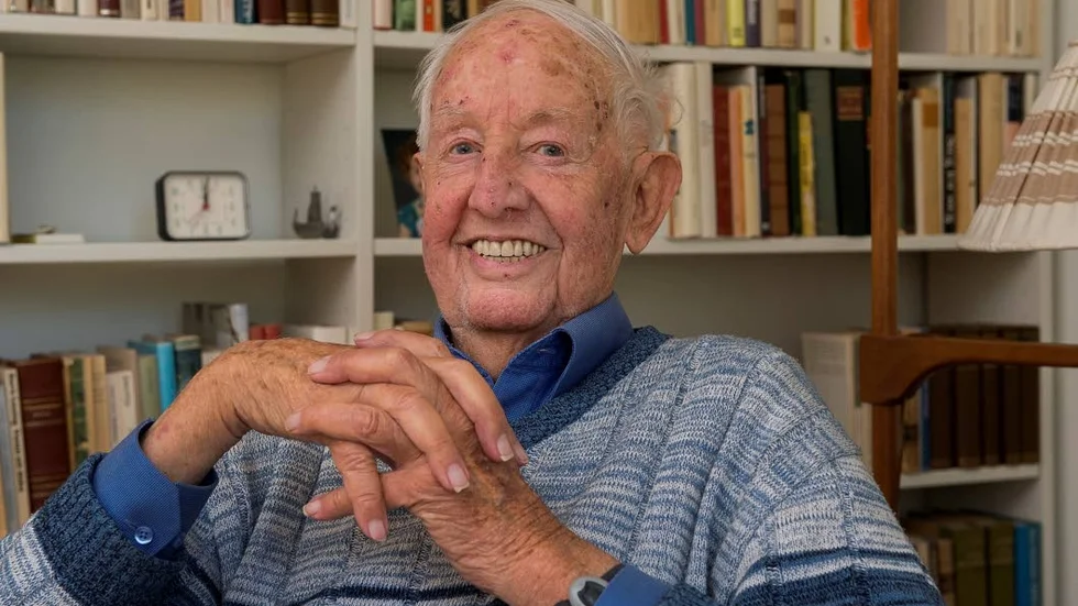Känd berättarröst. Bengt Feldreich har förärats med en hedersdoktor och fått KTH:s stora pris för sin folkbildande gärning. Varje år hörs hans röst när han medverkar i tv-programmet ”Kalle Anka och hans vänner önskar god jul”.