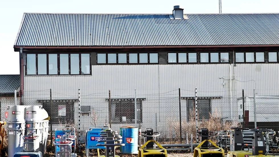 Industriområde. I den här lokalen bodde de båda traumatiserade tonårspojkarna. Fastigheten används idag som boende åt en grupp ensamkommande barn.