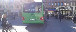 Felskyltat på stadsbussarna