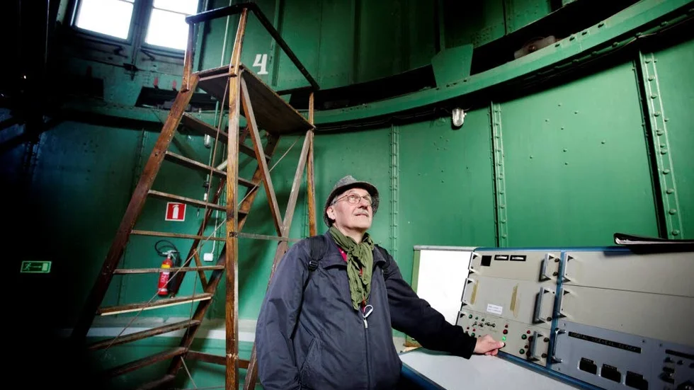 På stjärnklara tisdagkvällar ordnar Uppsala amatörastronomer visningar för allmänheten. ”Intresset är stort”, säger Erik Unger, en av medlemmarna.
