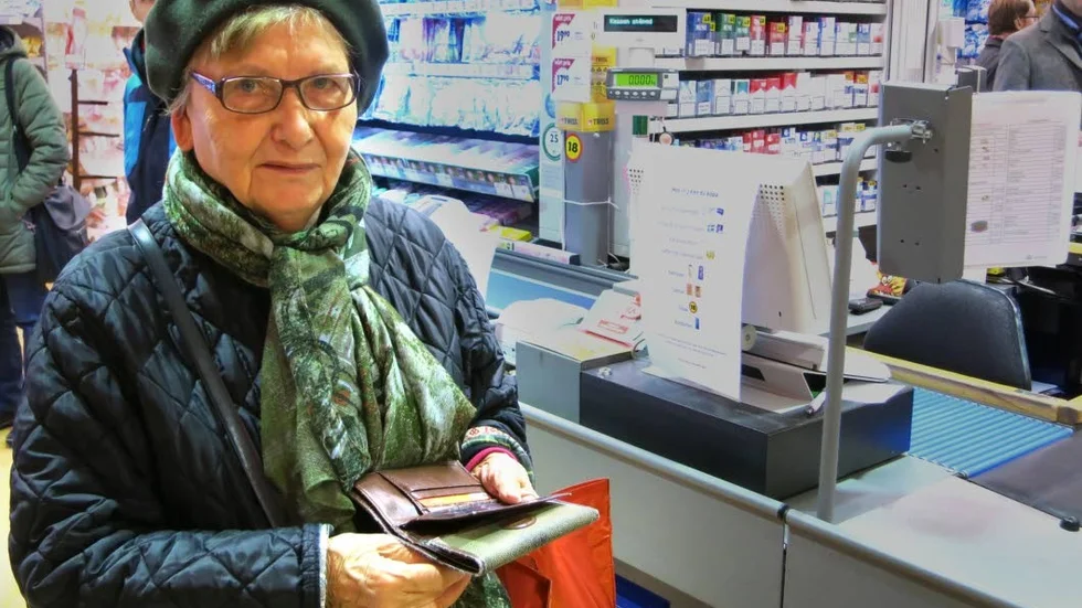 "Jag tittar på om folk har mycket eller lite i vagnarna", säger Marianne Steckó om hur hon väljer kö.