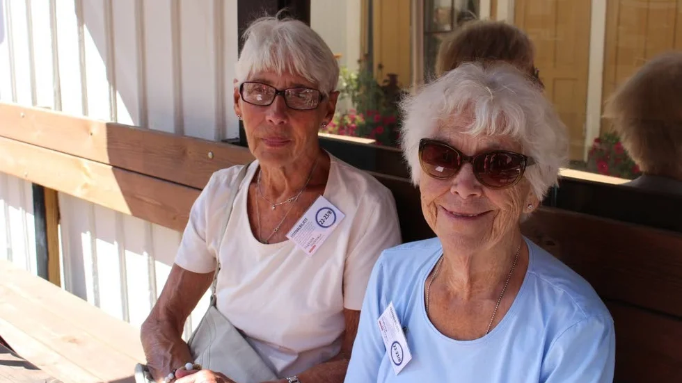Siv Henriksson och Ulla Atterdal: "Vi har besökt festivalen i flera år, det är så trevligt och roligt att gå runt och lyssna på olika författare. Sen ska vi lyssna på seminariet om Katarina Taikon. Tyvärr såg vi just att Kristina Kappelin ställt in."