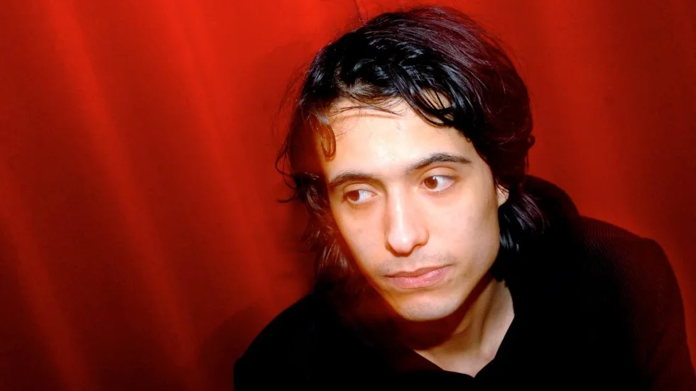 Augustvinnaren Jonas Hassen Khemiri 2004, i början av sin författarkarriär.