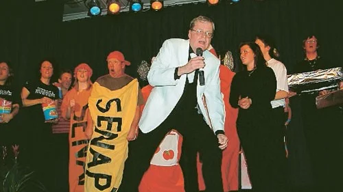Anders Wenehult rockar loss i "Varm korv boggie".