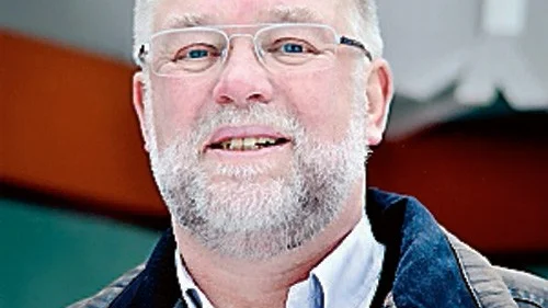 Sven-Inge Karlsson (C), ordförande i Itsams direktion, försvarar avtalet med den sparkade vd:n Alberto Necovski.