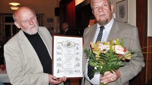 Jan-Inge Petterssson fick motta förbundets diplom av Thorsten Ungsäter.