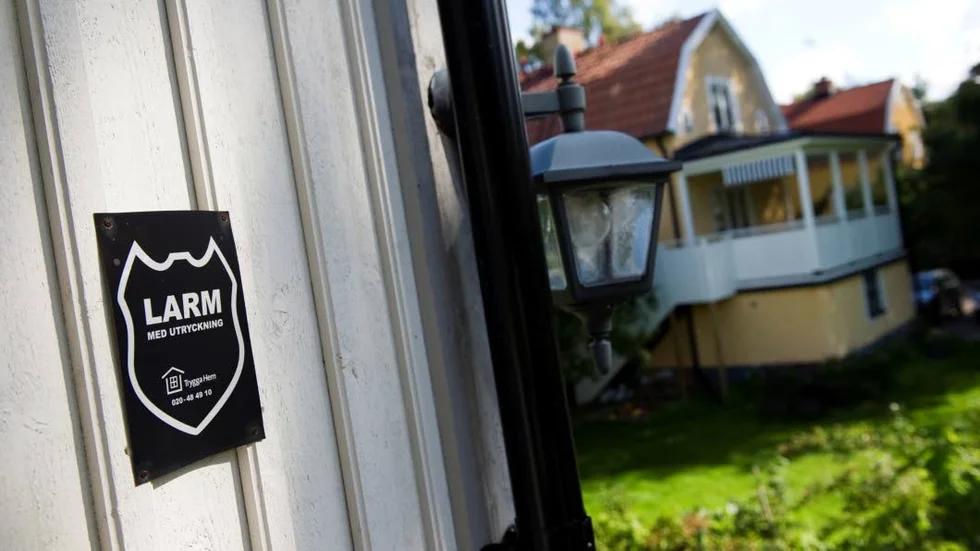 Larm. Larmet gick från villalarmet och jakten började.