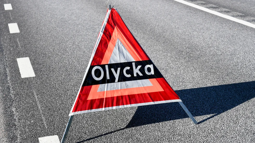 En ung man åtalas för bland annat vållande till annans död efter en krock vid Stenungsund i somras. Arkivbild.