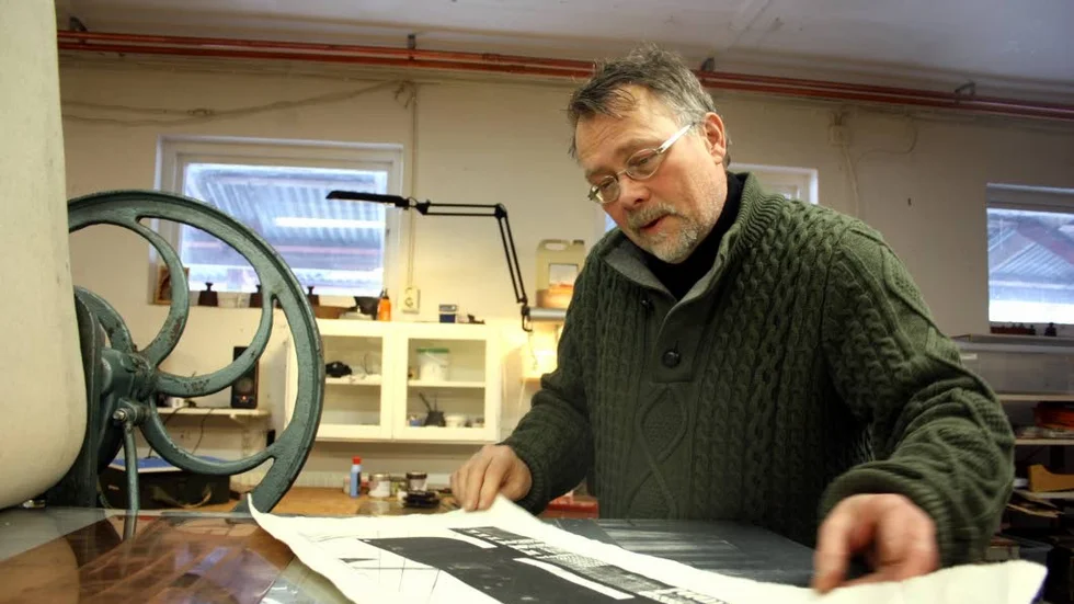 Stora Svirsta Galleri och Grafikverkstad öppnar i påsk och drivs av Johan Bergkvist tecknare, målare och grafiker.