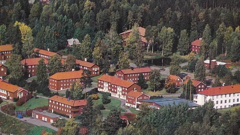 Brunnsviks folkhögskola grundades 1906 och har kallats arbetarrörelsens universitet. Elever med enkel folkskola i bagaget fick studera här och gavs en chans för livet.