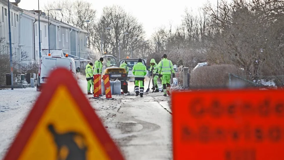 Kallt. Full fart på Munksundet. Företaget Ociusnet använder den moderna tekniken "microtrenching" för att kunna lägga fiber även på vintern.