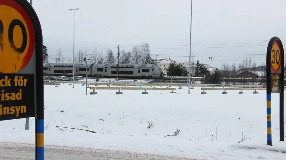Bålstastationen. Tåget stoppades på stationen tills de misstänkta var gripna.