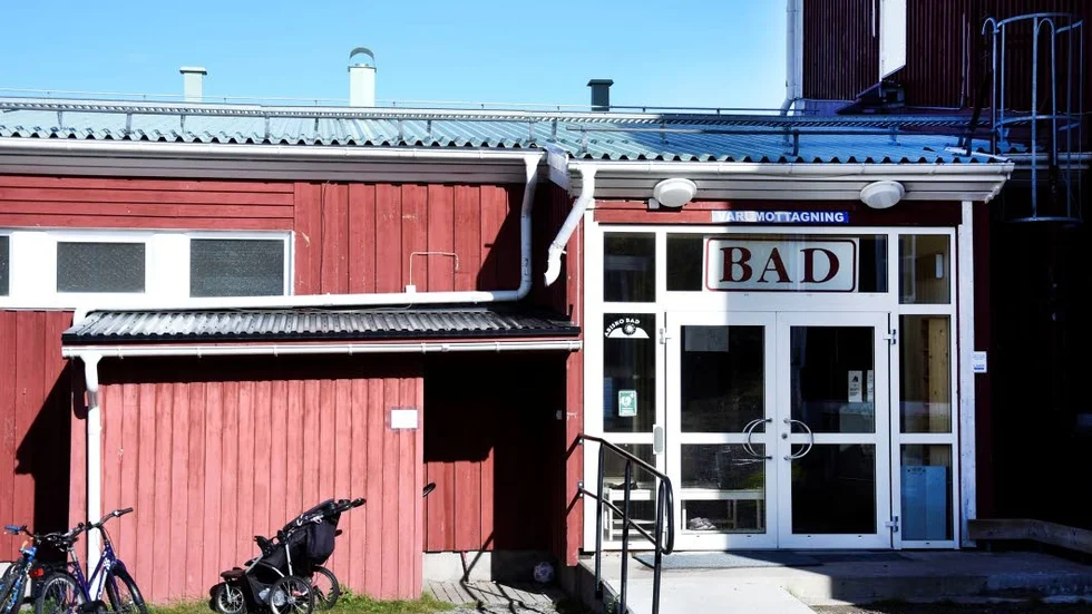 ÖVERSYN. Kommunen ska göra en översyn av badhusen på landsbygden. Badhuset i Abisko  är stängt resten av året.