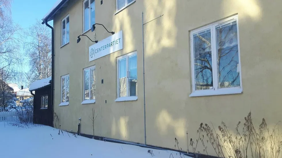 Sälja eller helrenovera. Det är alternativen som Centerpartiet har för sin fastighet på Köpmangatan i centrala Luleå.