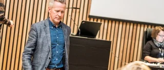 Fyra timmars bråk om politikerlöner
