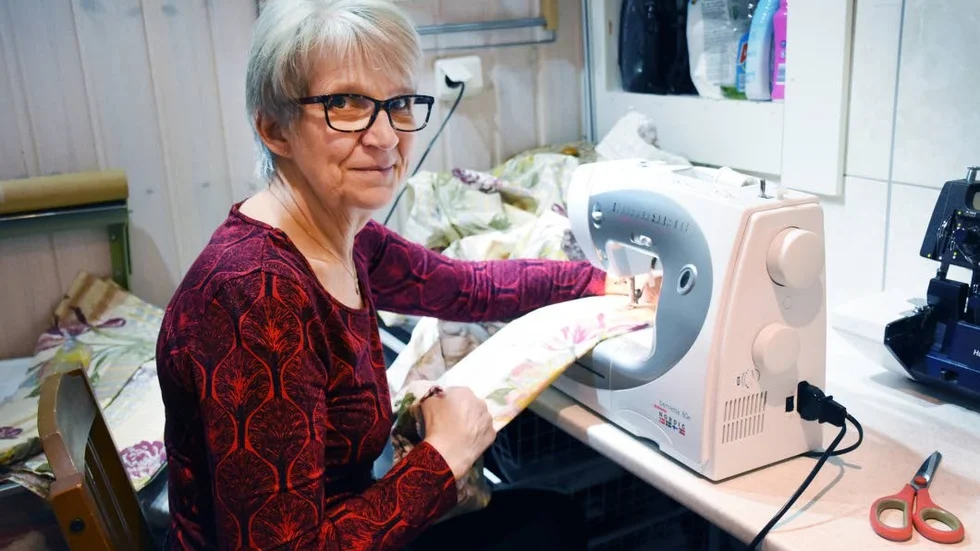 Att sy är något som Kristina Zakrisson länge velat göra mer av. Nu är nya gardiner till sovrummet på gång. "Jag hoppas ägna mer tid till att sitta framför symaskinen nu", säger hon.