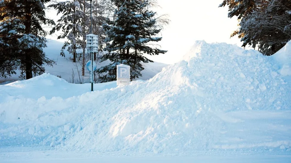 Luleå kommun har höjt budgeten för snöröjningen 2019.